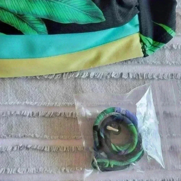 Salt + cove tropical print bikini top Size Large - Picture 8 of 10